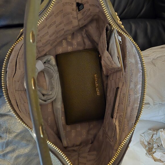 Michael Kors Aria Bag with Wallet - Picture 6 of 6